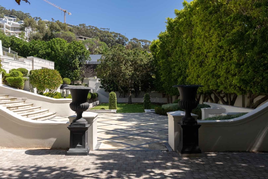 7 Bedroom Property for Sale in Fresnaye Western Cape